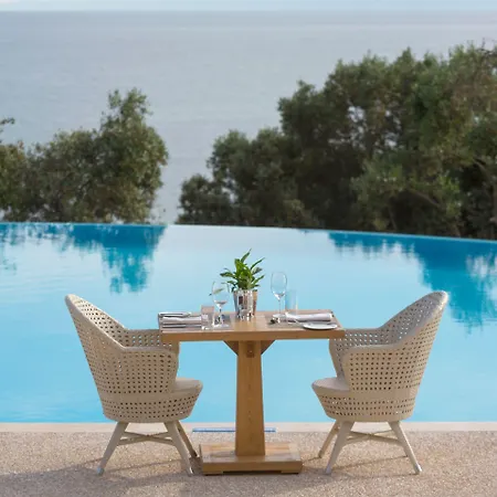 伊卡斯大洋洲度假村 5* 尼亚·蒙达尼亚